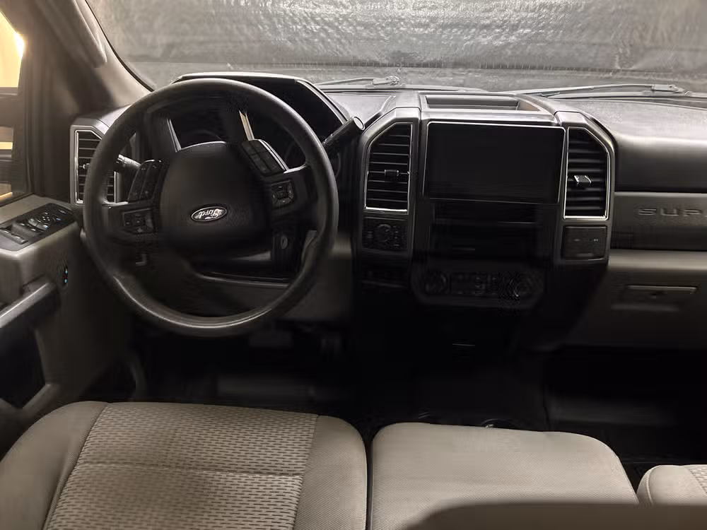 2018 Ford F-350 Super Duty XLT Crew Cab Image 12