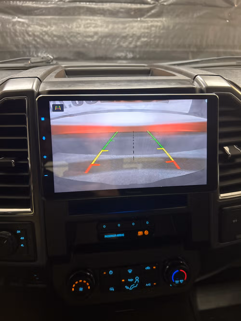 2018 Ford F-350 Super Duty XLT Crew Cab Image 16