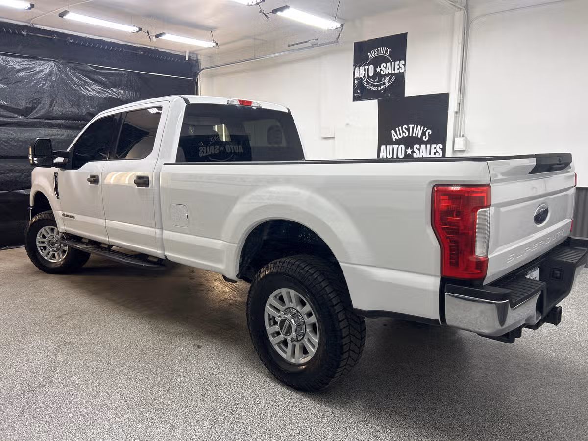 2018 Ford F-350 Super Duty XLT Crew Cab Image 5