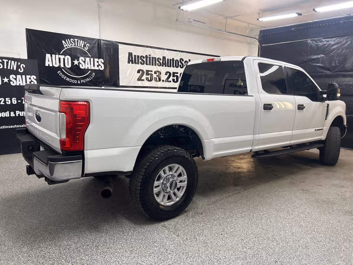 2018 Ford F-350 Super Duty XLT Crew Cab Image 7