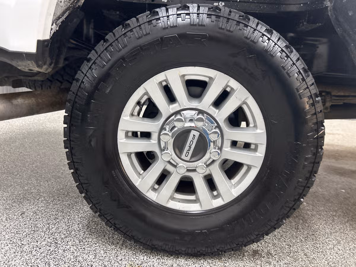 2018 Ford F-350 Super Duty XLT Crew Cab Image 8