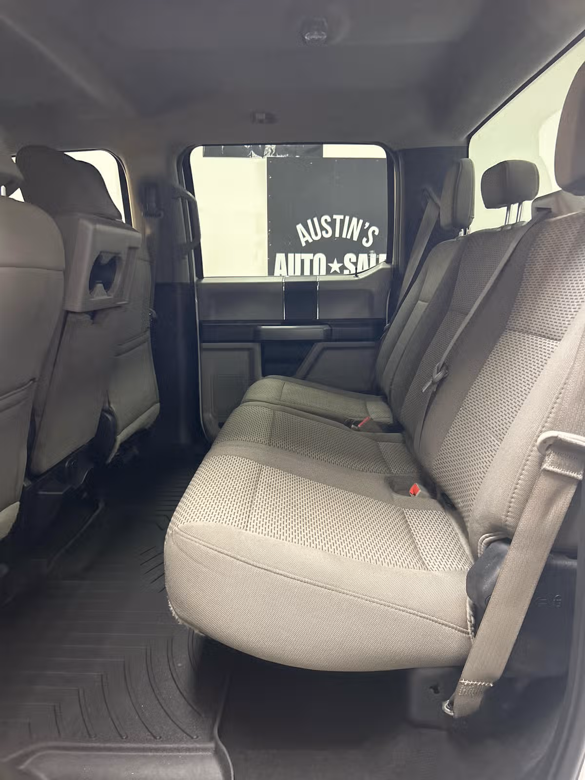 2018 Ford F-350 Super Duty XLT Crew Cab Image 11