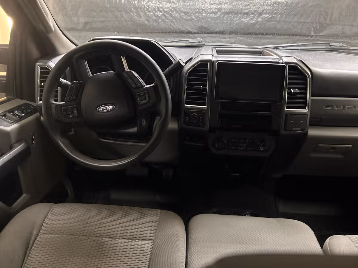 2018 Ford F-350 Super Duty XLT Crew Cab Image 12