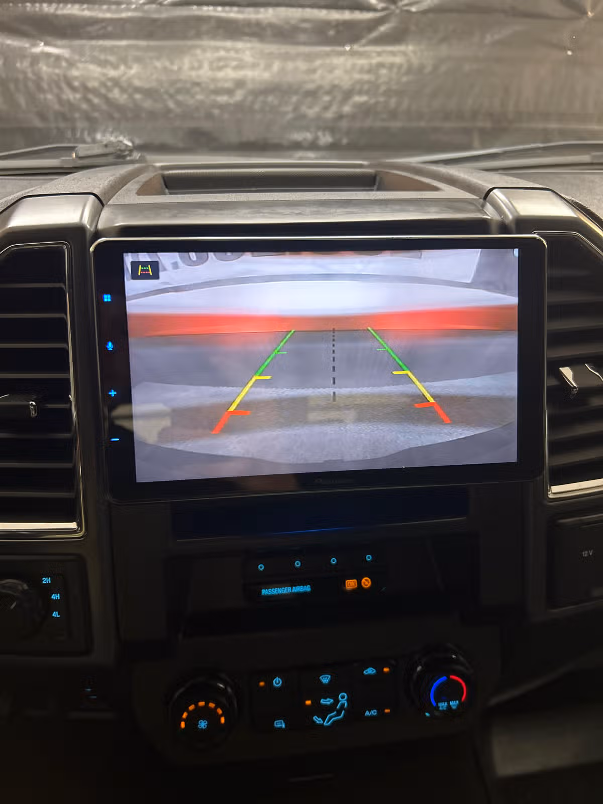 2018 Ford F-350 Super Duty XLT Crew Cab Image 16