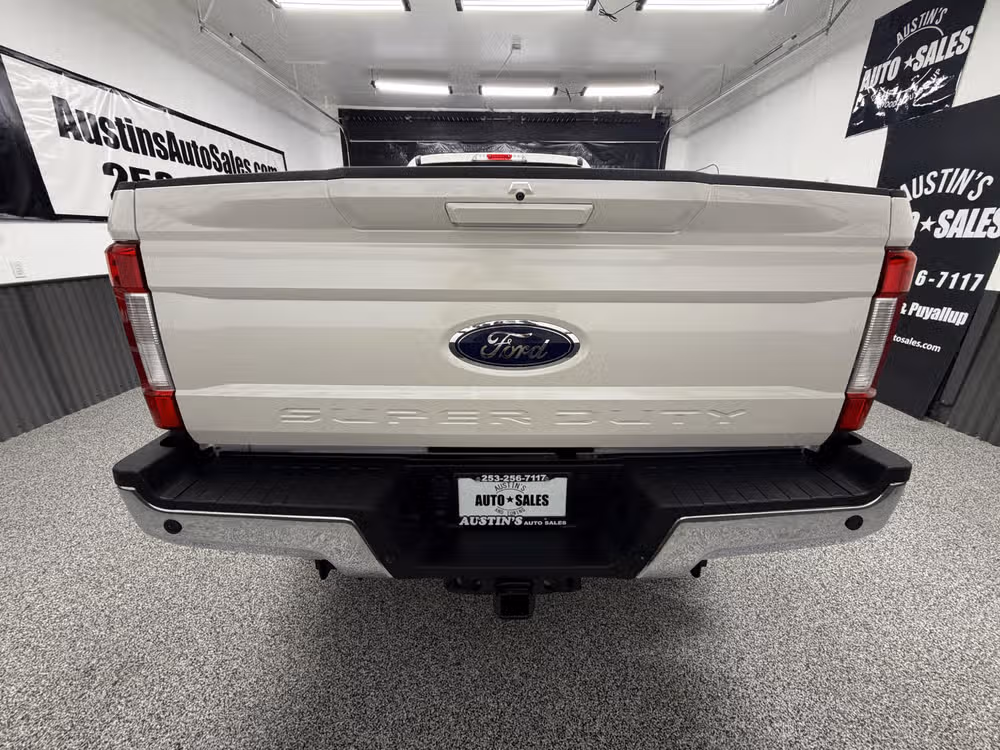 2019 Ford F-350 Super Duty Lariat Crew Cab Lower Image 2