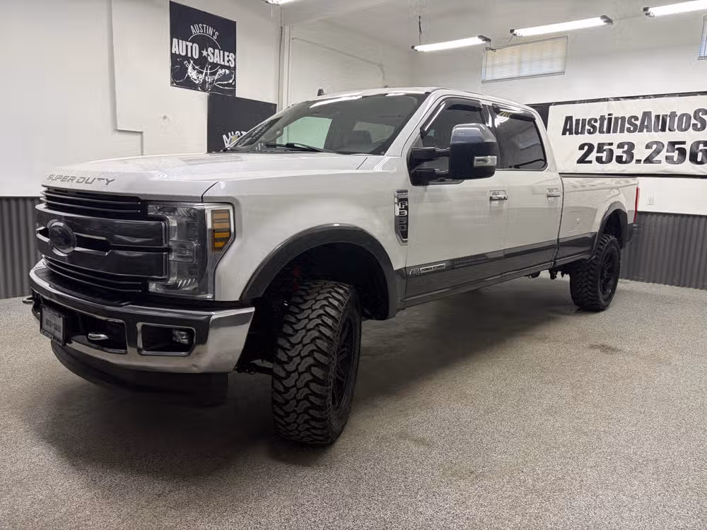 2019 Ford F-350 Super Duty Lariat Crew Cab Image 6