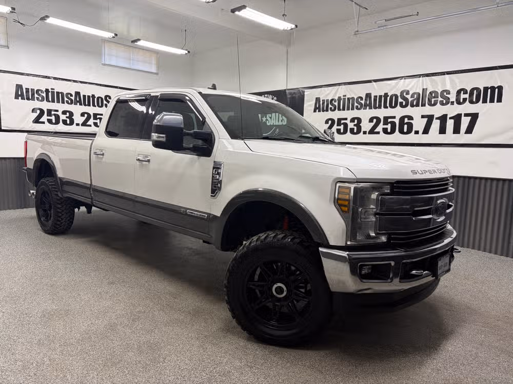 12285 - 2019 Ford F-350 Super Duty Lariat Crew Cab