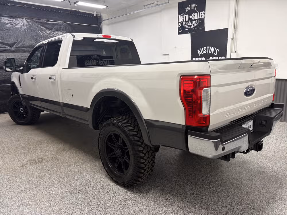 2019 Ford F-350 Super Duty Lariat Crew Cab Image 8