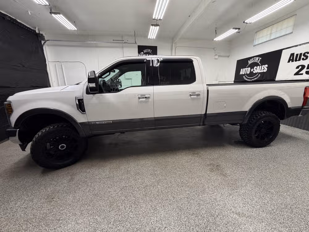 2019 Ford F-350 Super Duty Lariat Crew Cab Image 7