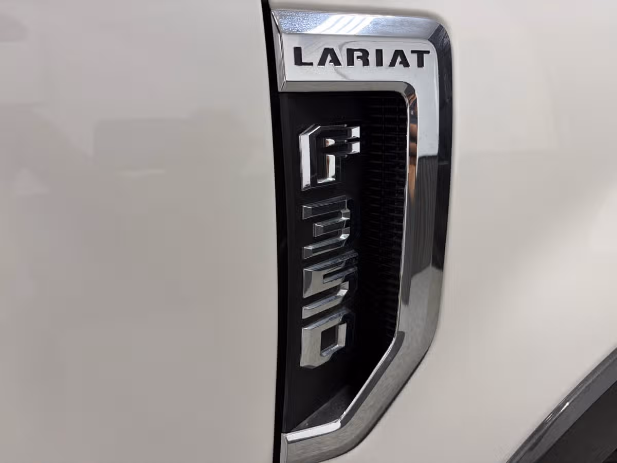 2019 Ford F-350 Super Duty Lariat Crew Cab Image 9