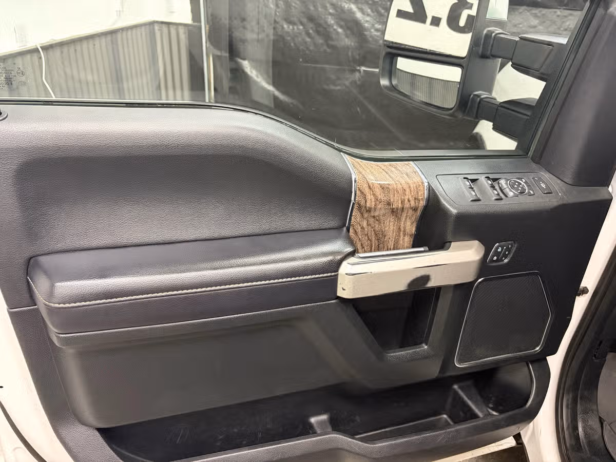 2019 Ford F-350 Super Duty Lariat Crew Cab Image 18