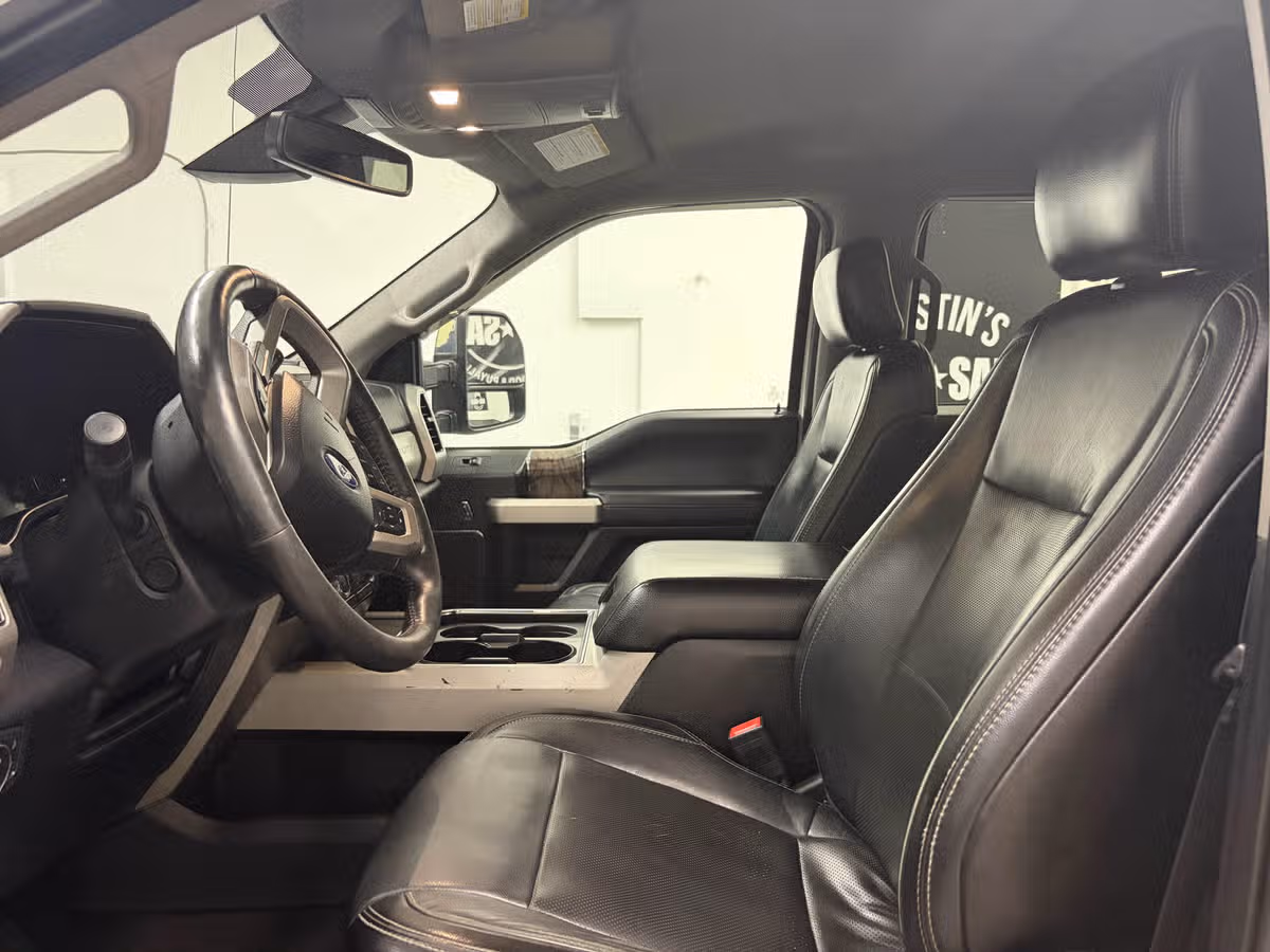 2019 Ford F-350 Super Duty Lariat Crew Cab Image 19