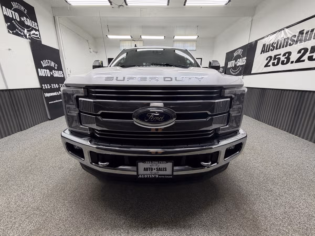 2019 Ford F-350 Super Duty Lariat Crew Cab Image 5