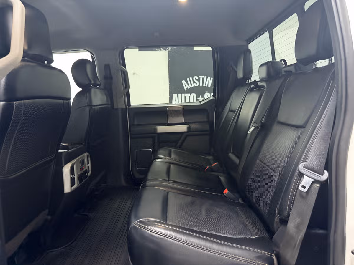 2019 Ford F-350 Super Duty Lariat Crew Cab Image 20