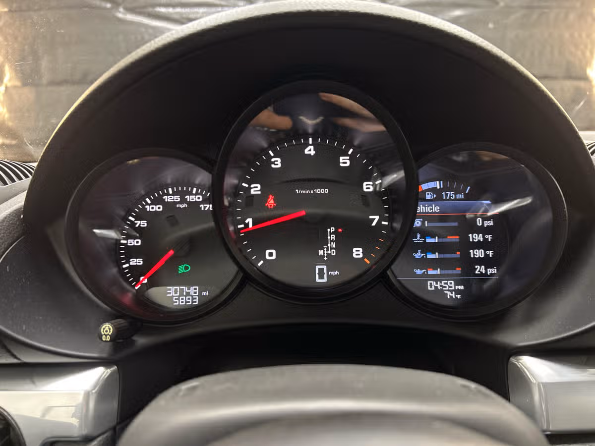 2018 Porsche 718 Cayman Base Image 15