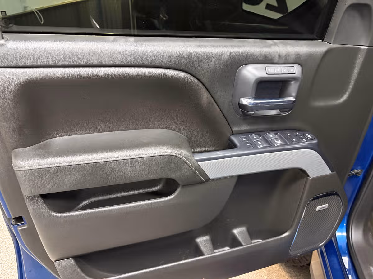 2018 Chevrolet Silverado 1500 LTZ Z71 Crew Cab Image 19
