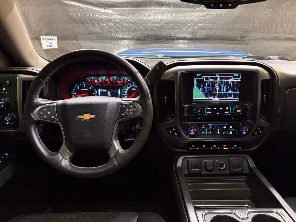 2018 Chevrolet Silverado 1500 LTZ Z71 Crew Cab Image 11