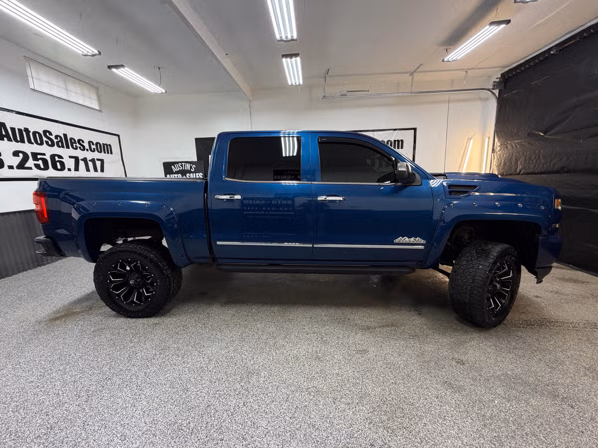 2018 Chevrolet Silverado 1500 LTZ Z71 Crew Cab Image 2