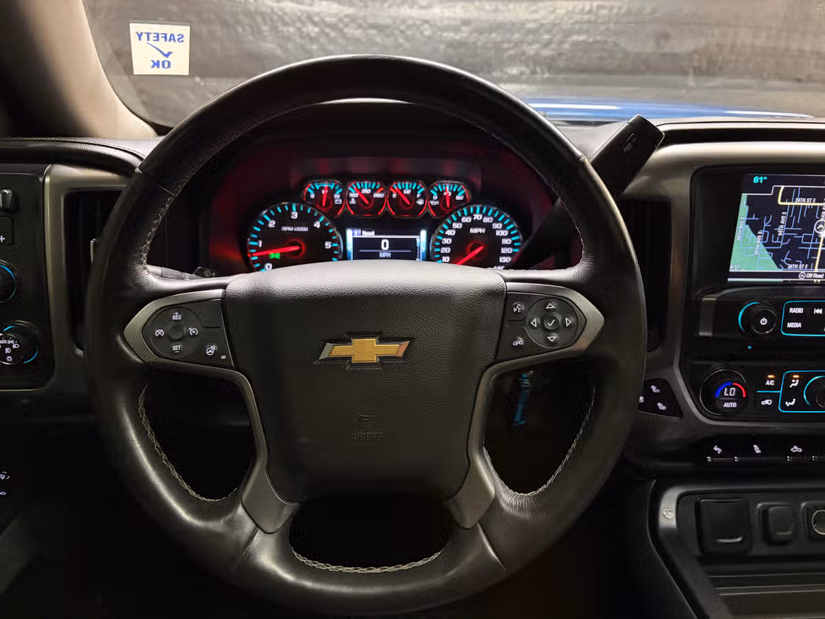 2018 Chevrolet Silverado 1500 LTZ Z71 Crew Cab Image 12