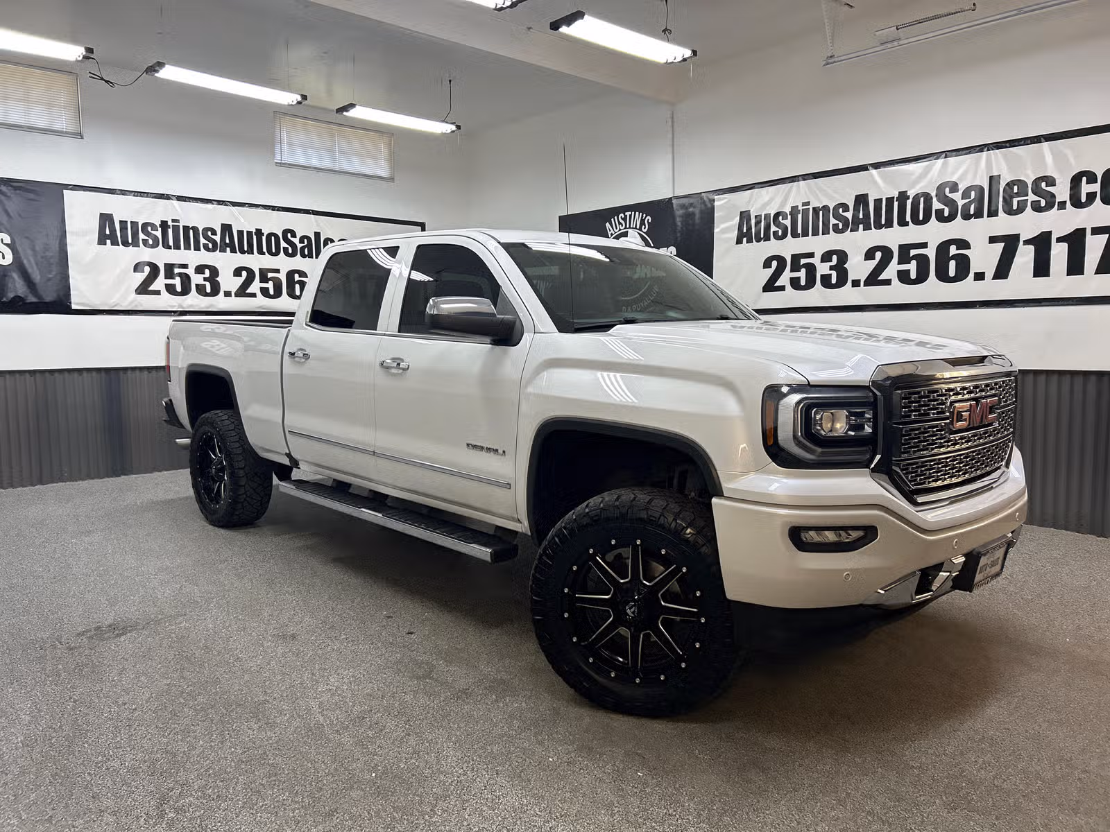 2017 GMC Sierra 1500 Denali Crew Cab Upper Image 1