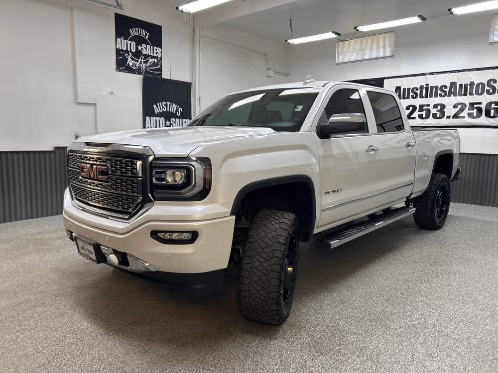 2017 GMC Sierra 1500 Denali Crew Cab Image 3
