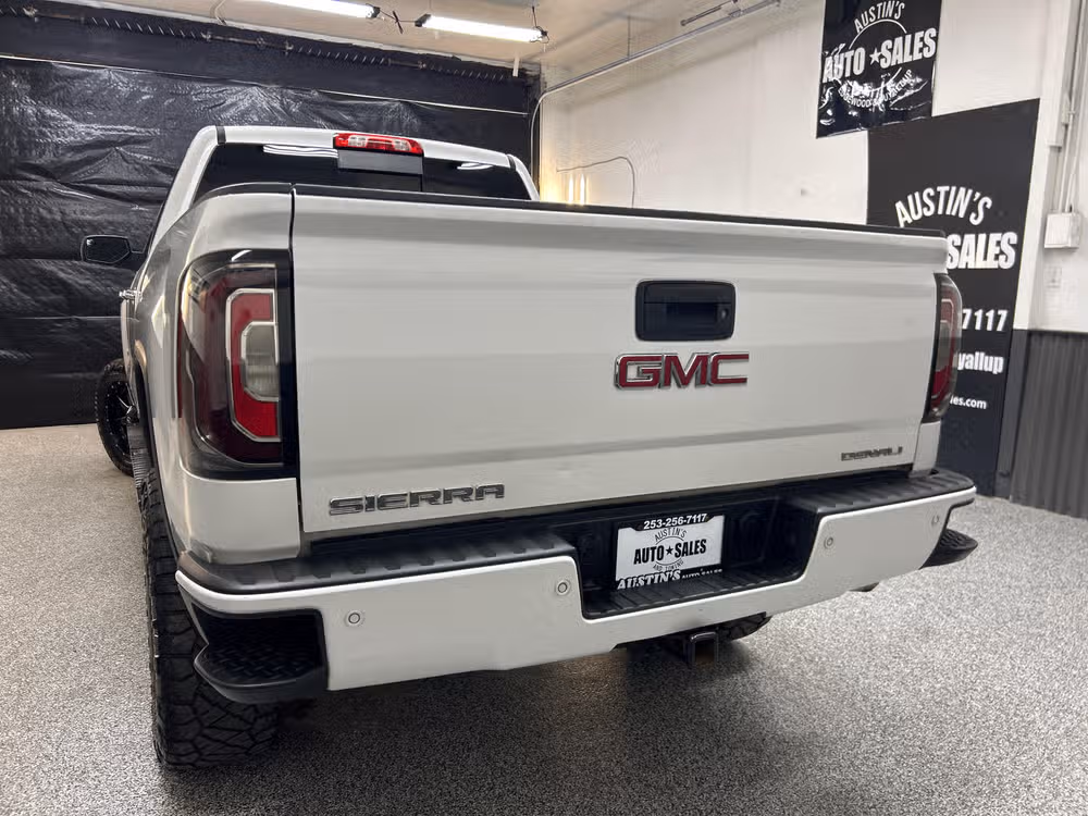 2017 GMC Sierra 1500 Denali Crew Cab Image 5