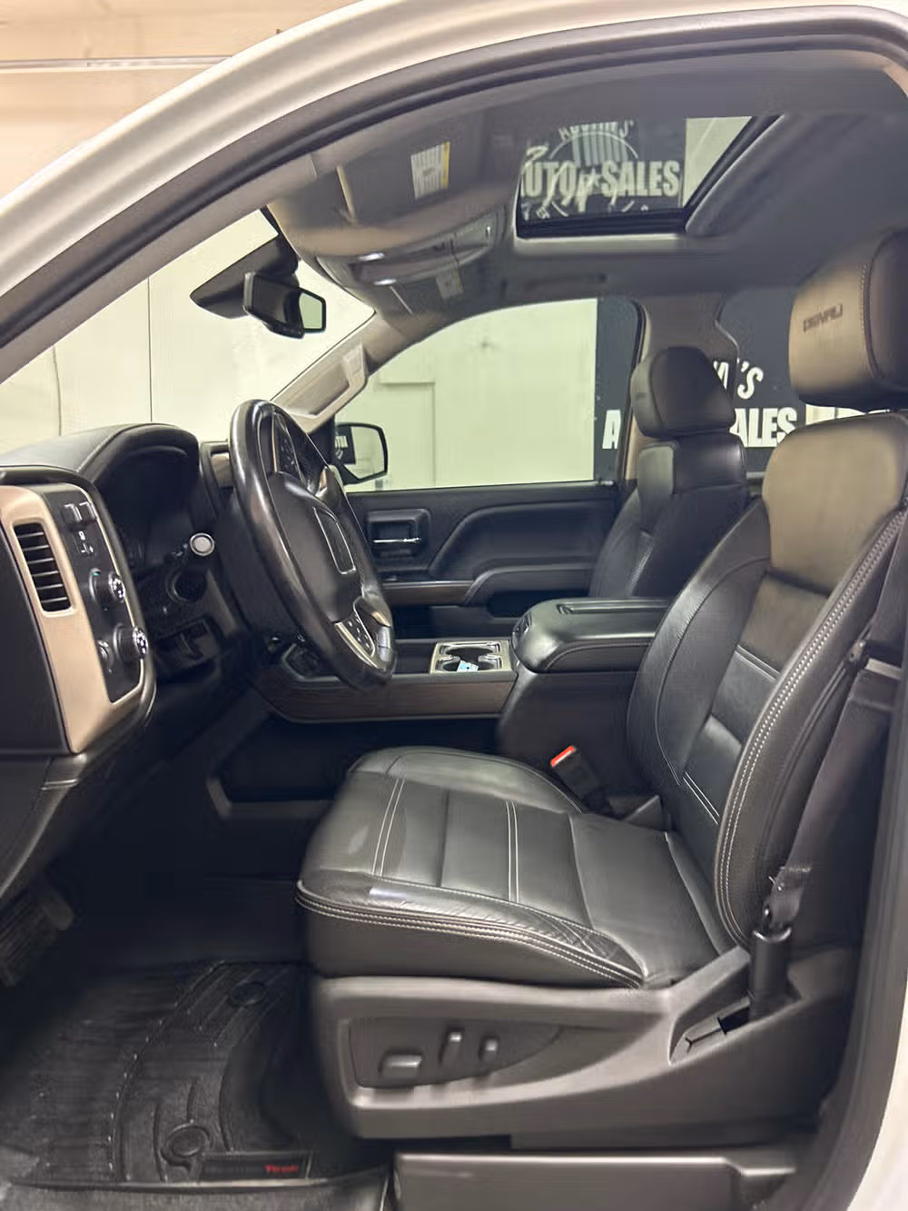 2017 GMC Sierra 1500 Denali Crew Cab Image 8