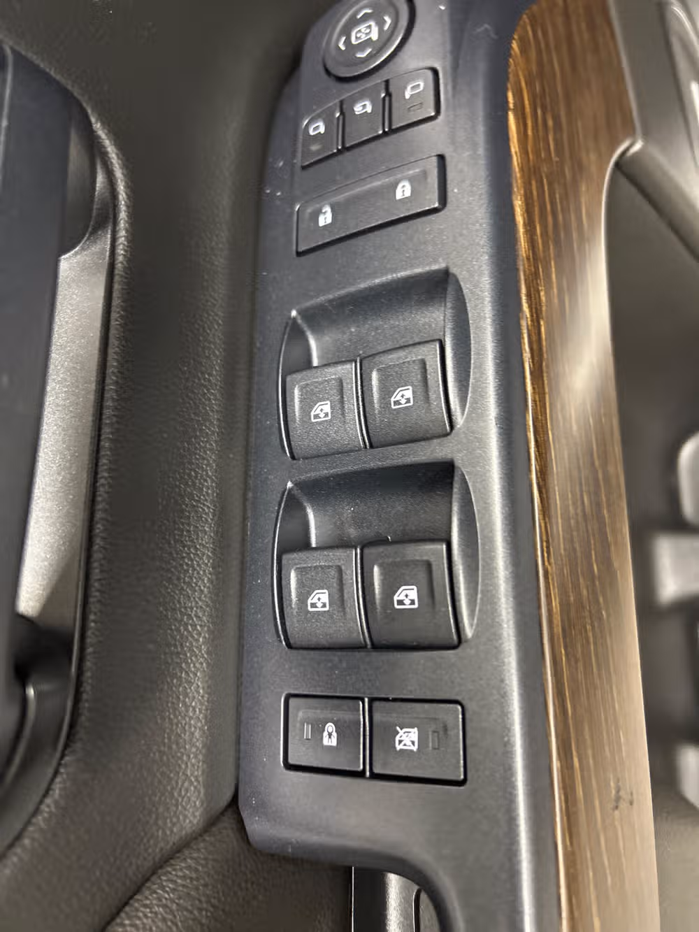 2017 GMC Sierra 1500 Denali Crew Cab Image 9