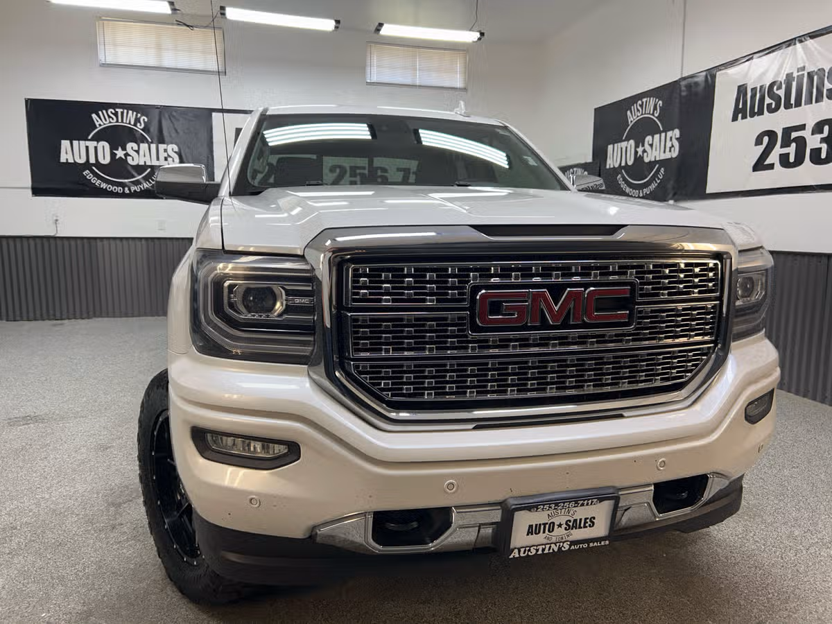 2017 GMC Sierra 1500 Denali Crew Cab Image 2