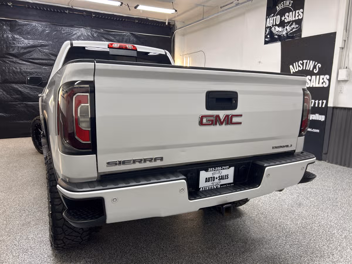 2017 GMC Sierra 1500 Denali Crew Cab Image 5