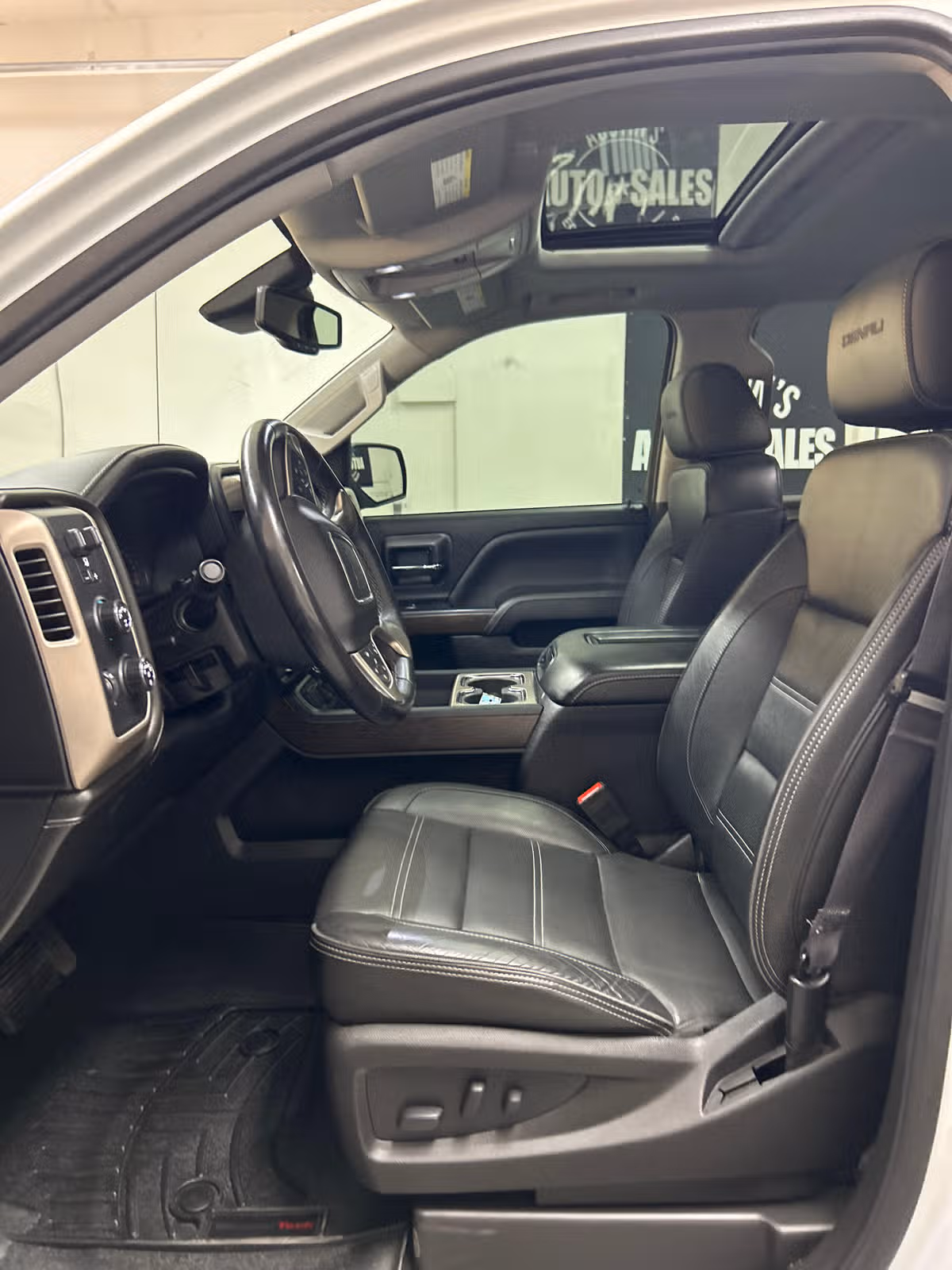 2017 GMC Sierra 1500 Denali Crew Cab Image 8