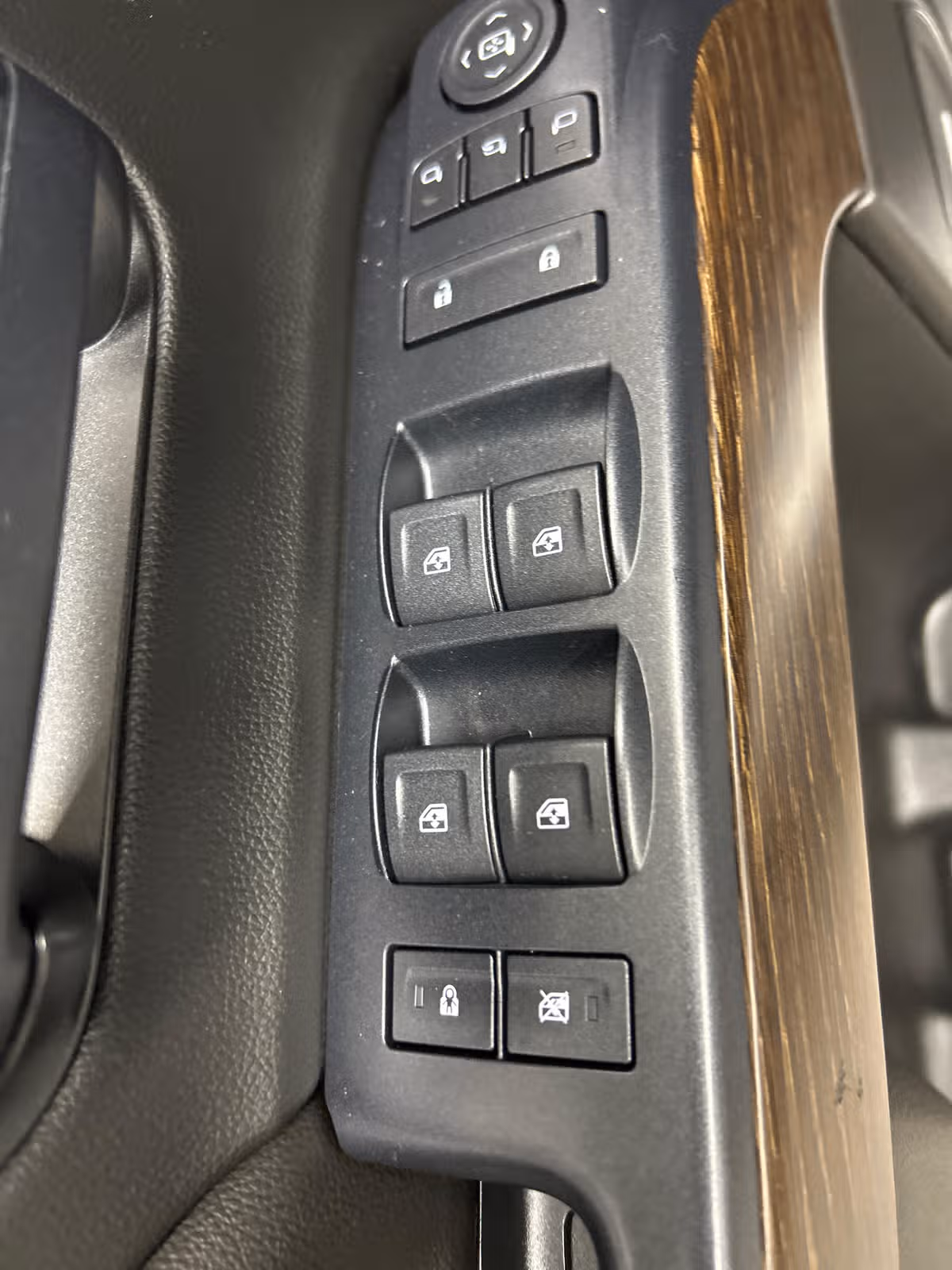 2017 GMC Sierra 1500 Denali Crew Cab Image 9