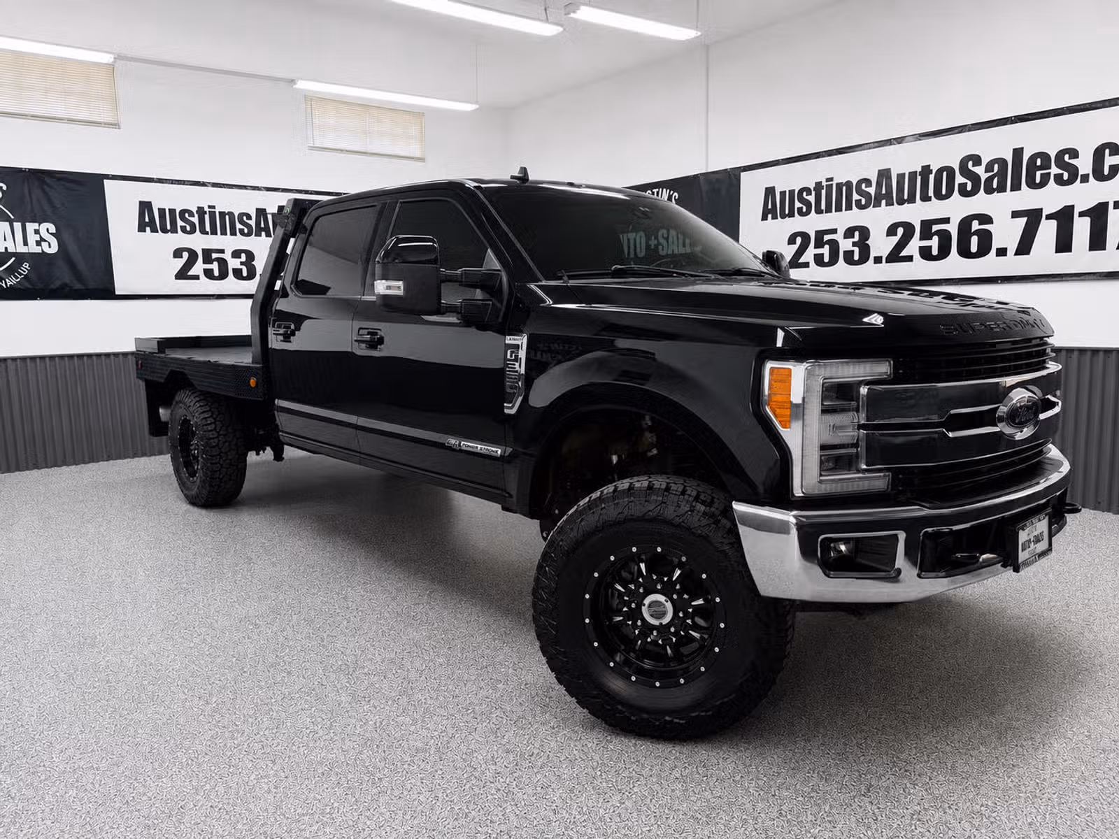 2019 Ford F-350 Super Duty Lariat Crew Cab Upper Image 1