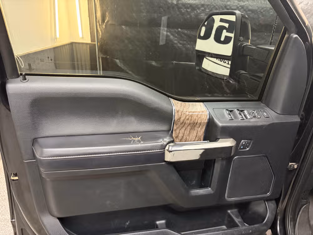 2019 Ford F-350 Super Duty Lariat Crew Cab Image 17