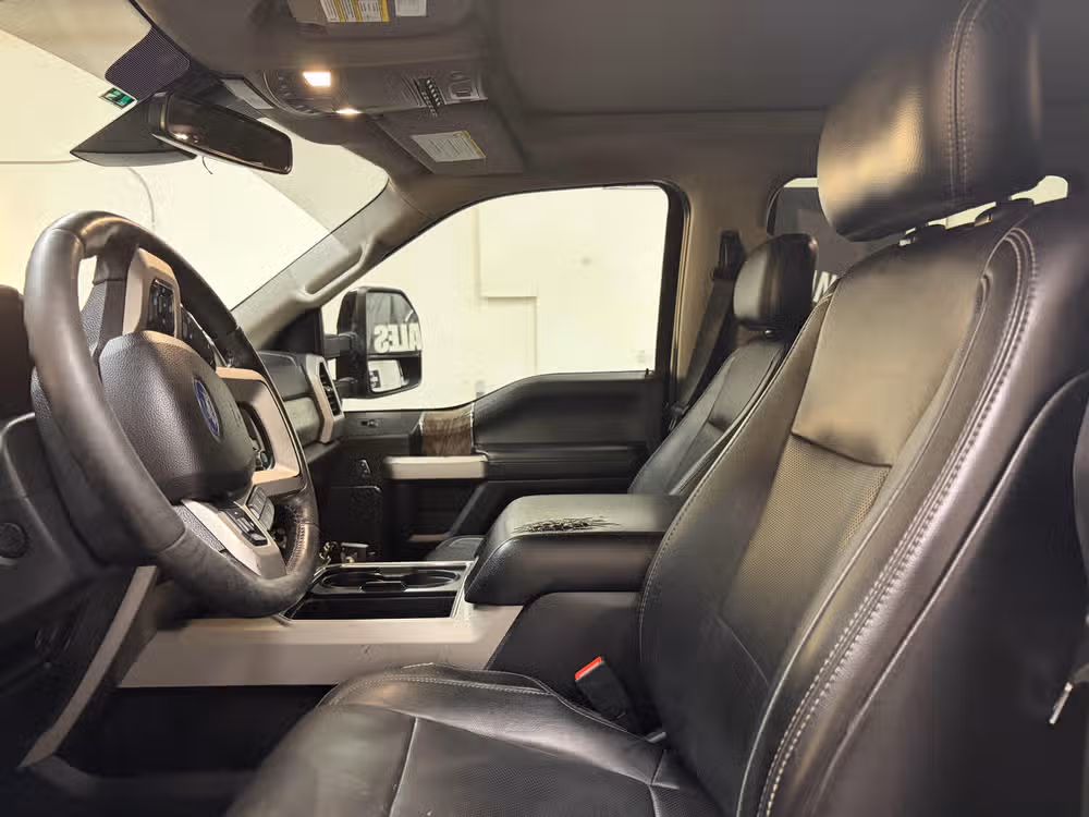 2019 Ford F-350 Super Duty Lariat Crew Cab Image 18