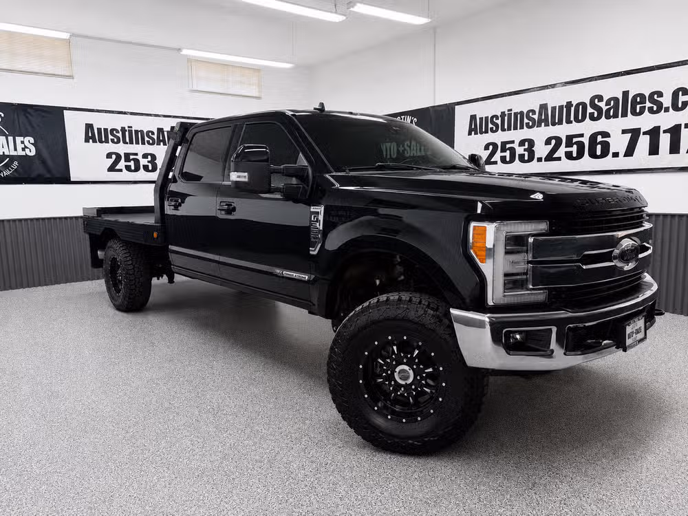 12323 - 2019 Ford F-350 Super Duty Lariat Crew Cab