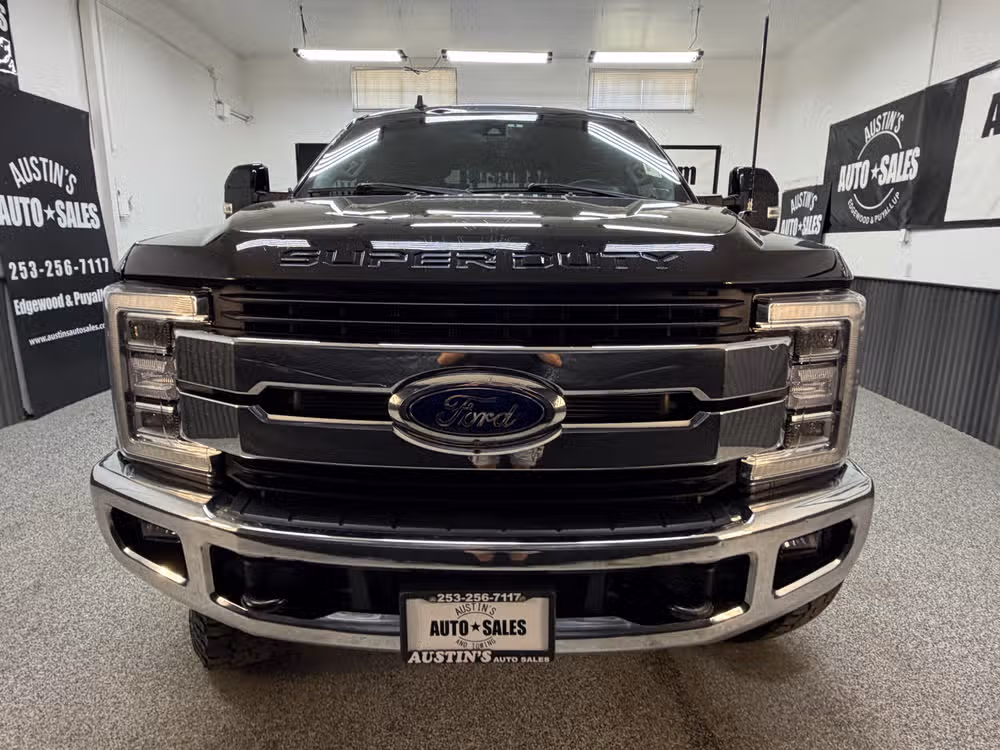 2019 Ford F-350 Super Duty Lariat Crew Cab Image 5