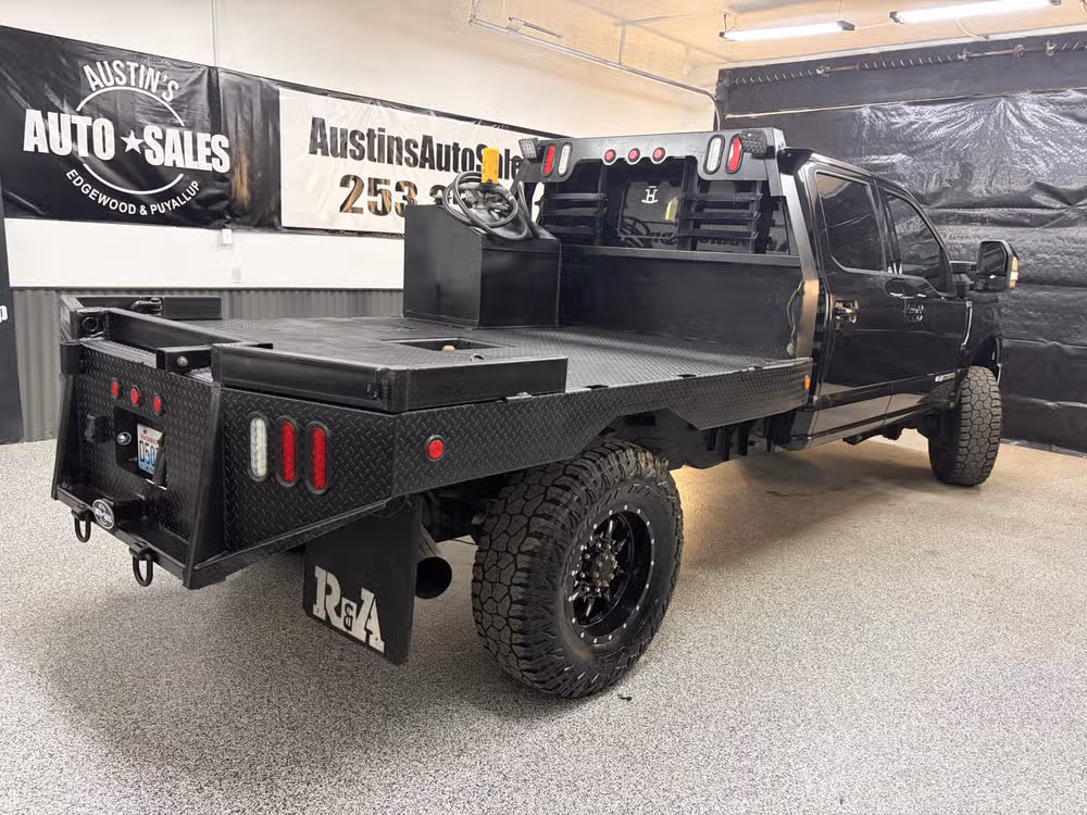 2019 Ford F-350 Super Duty Lariat Crew Cab Image 3