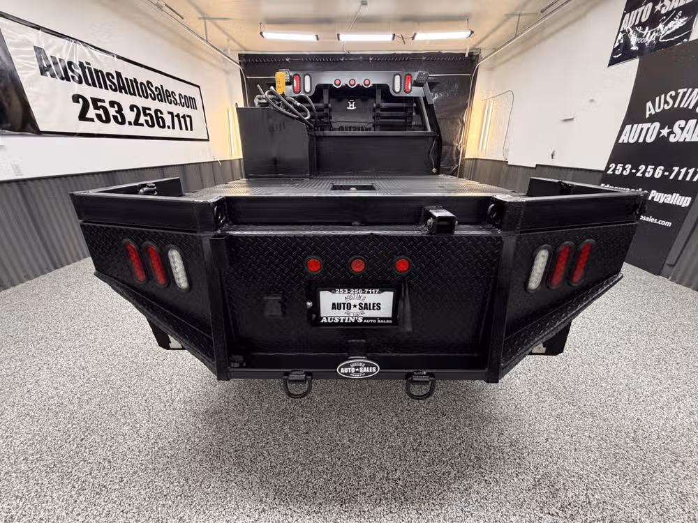 2019 Ford F-350 Super Duty Lariat Crew Cab Image 4