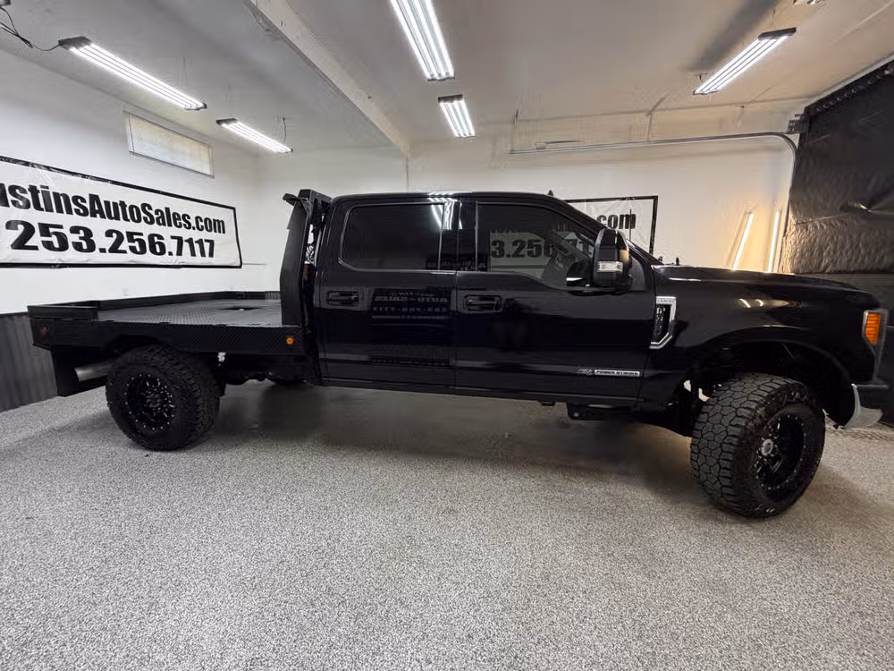 2019 Ford F-350 Super Duty Lariat Crew Cab Image 2