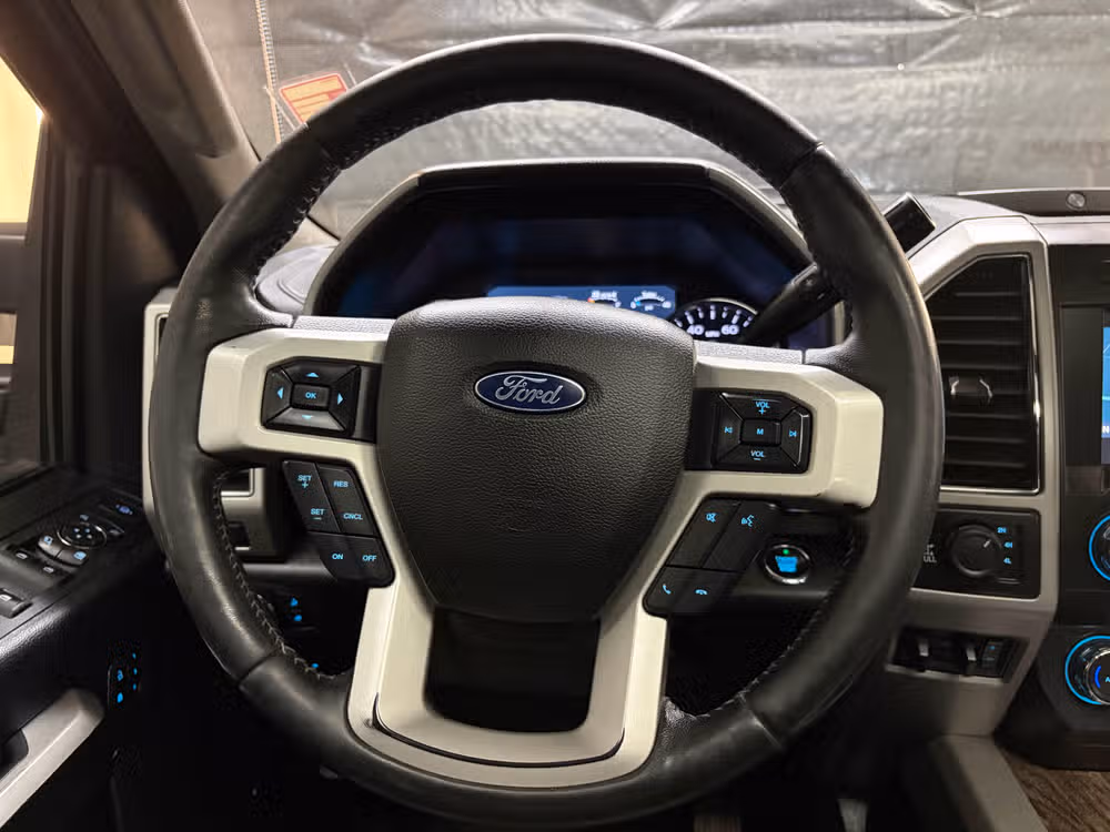 2019 Ford F-350 Super Duty Lariat Crew Cab Image 11