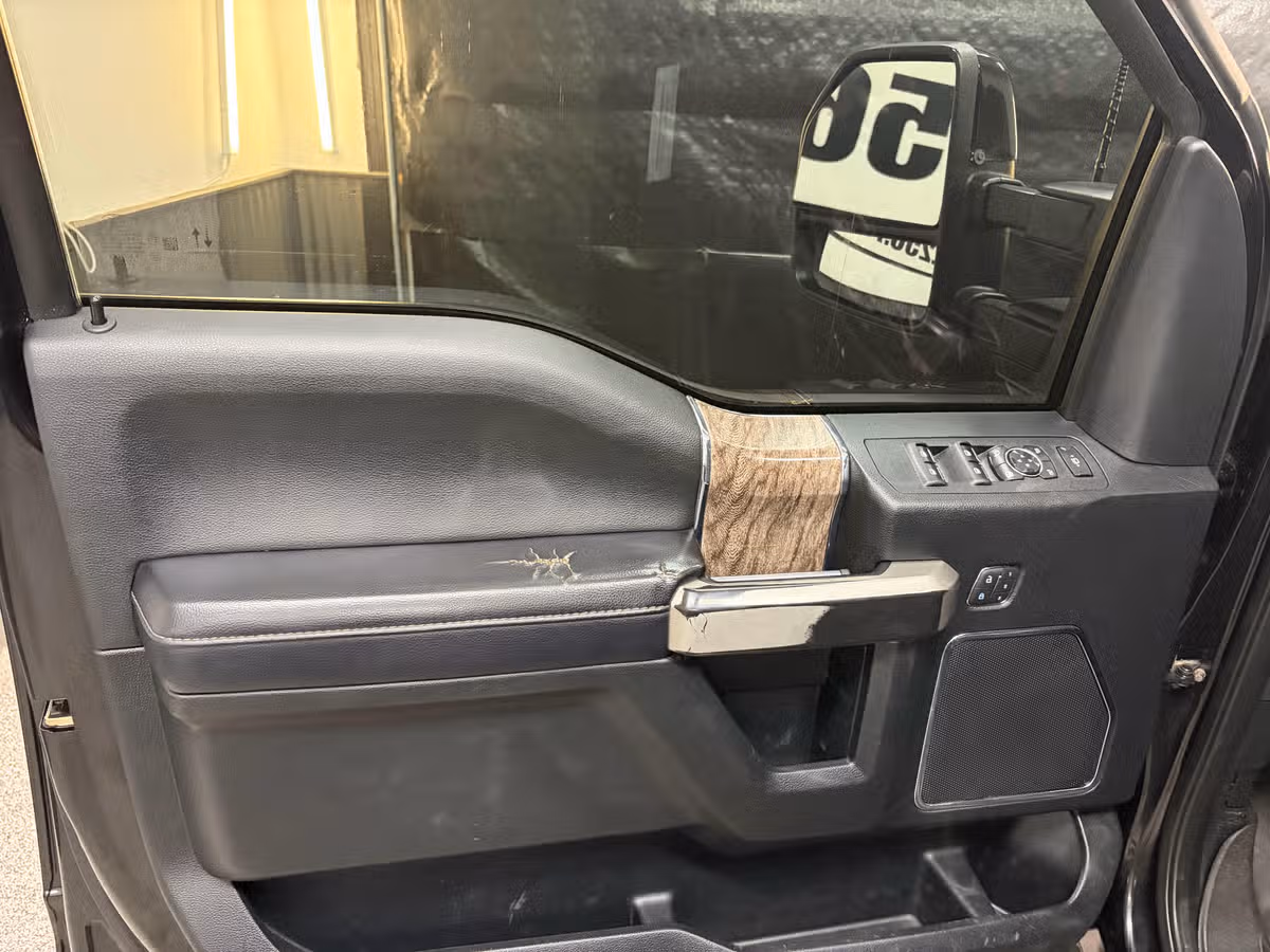 2019 Ford F-350 Super Duty Lariat Crew Cab Image 17
