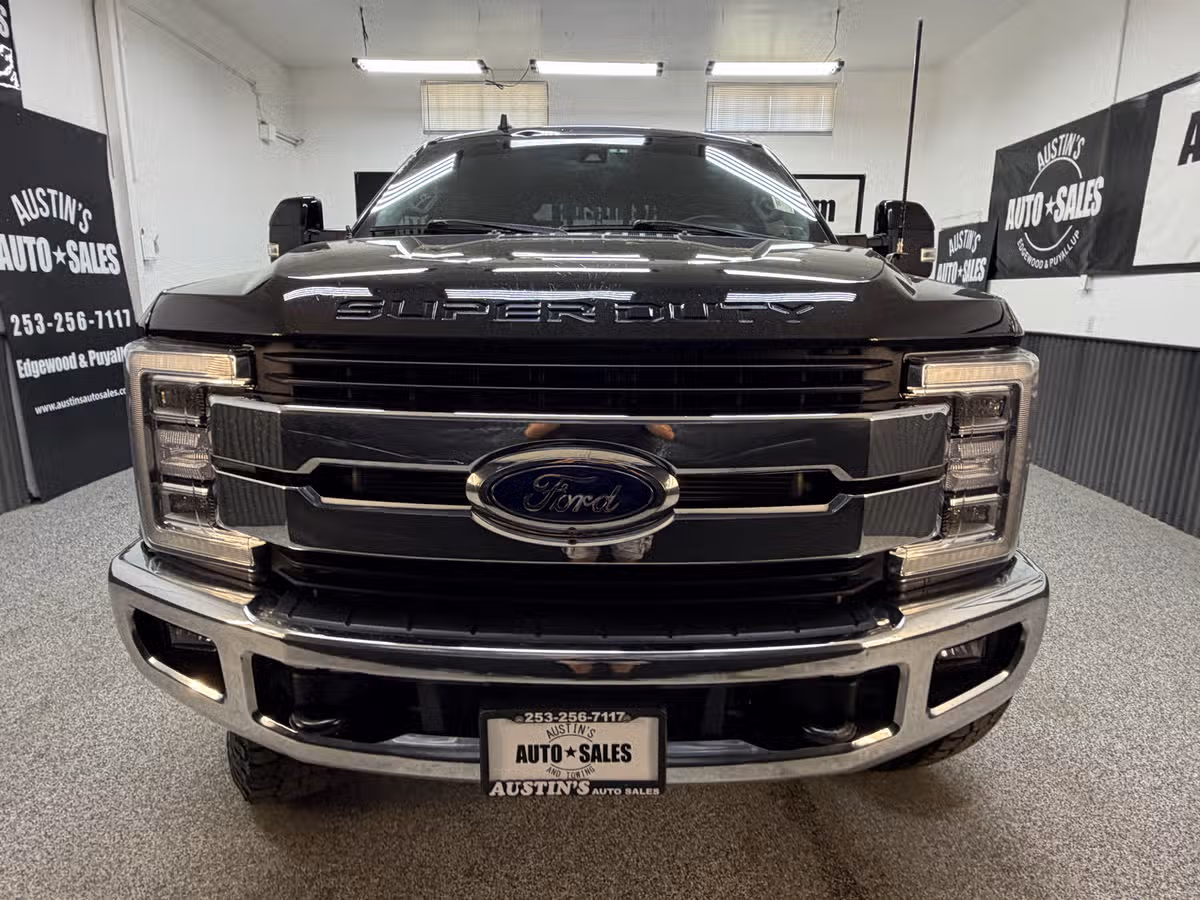 2019 Ford F-350 Super Duty Lariat Crew Cab Image 5