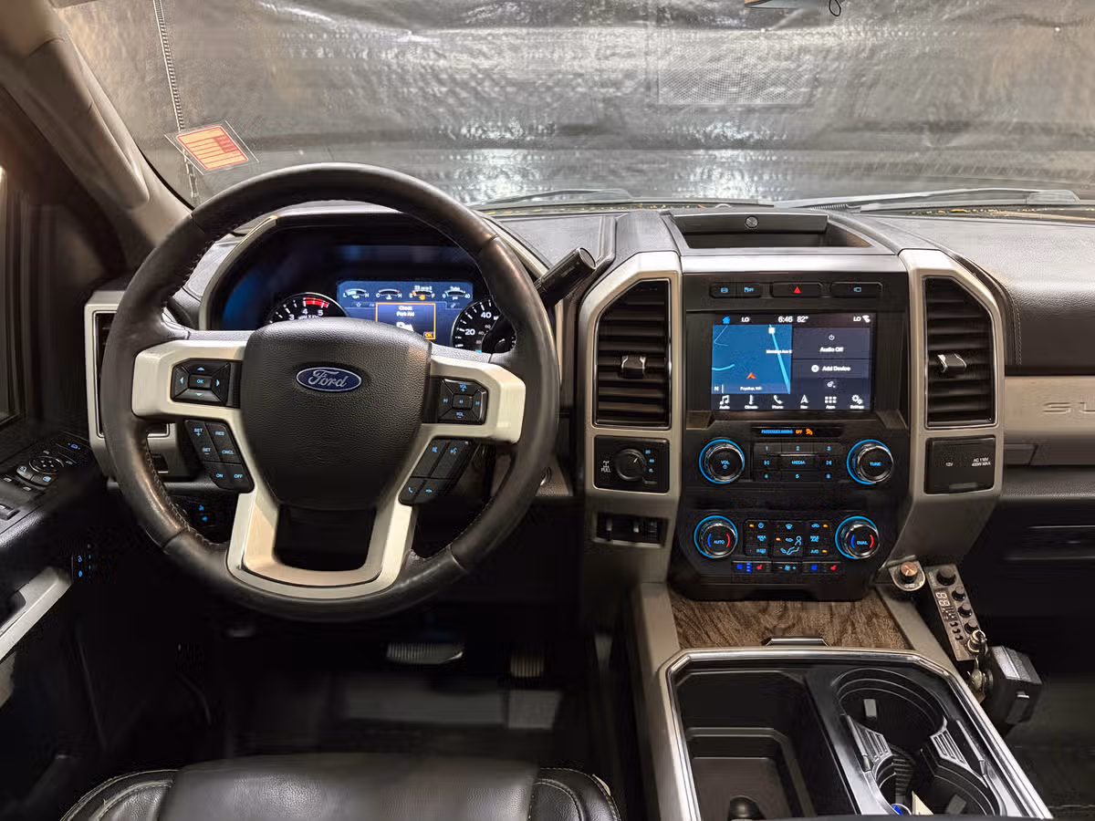 2019 Ford F-350 Super Duty Lariat Crew Cab Image 10