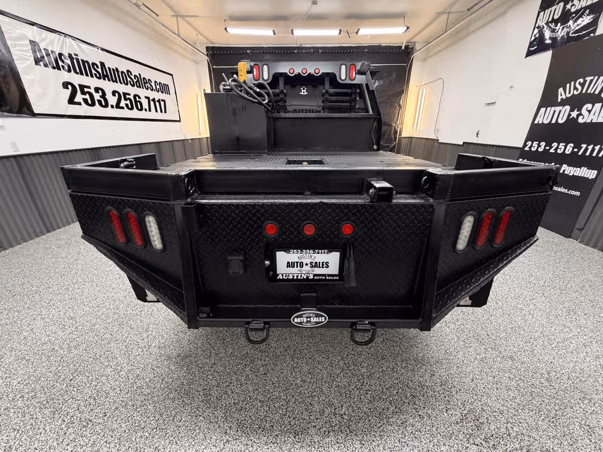 2019 Ford F-350 Super Duty Lariat Crew Cab Image 4