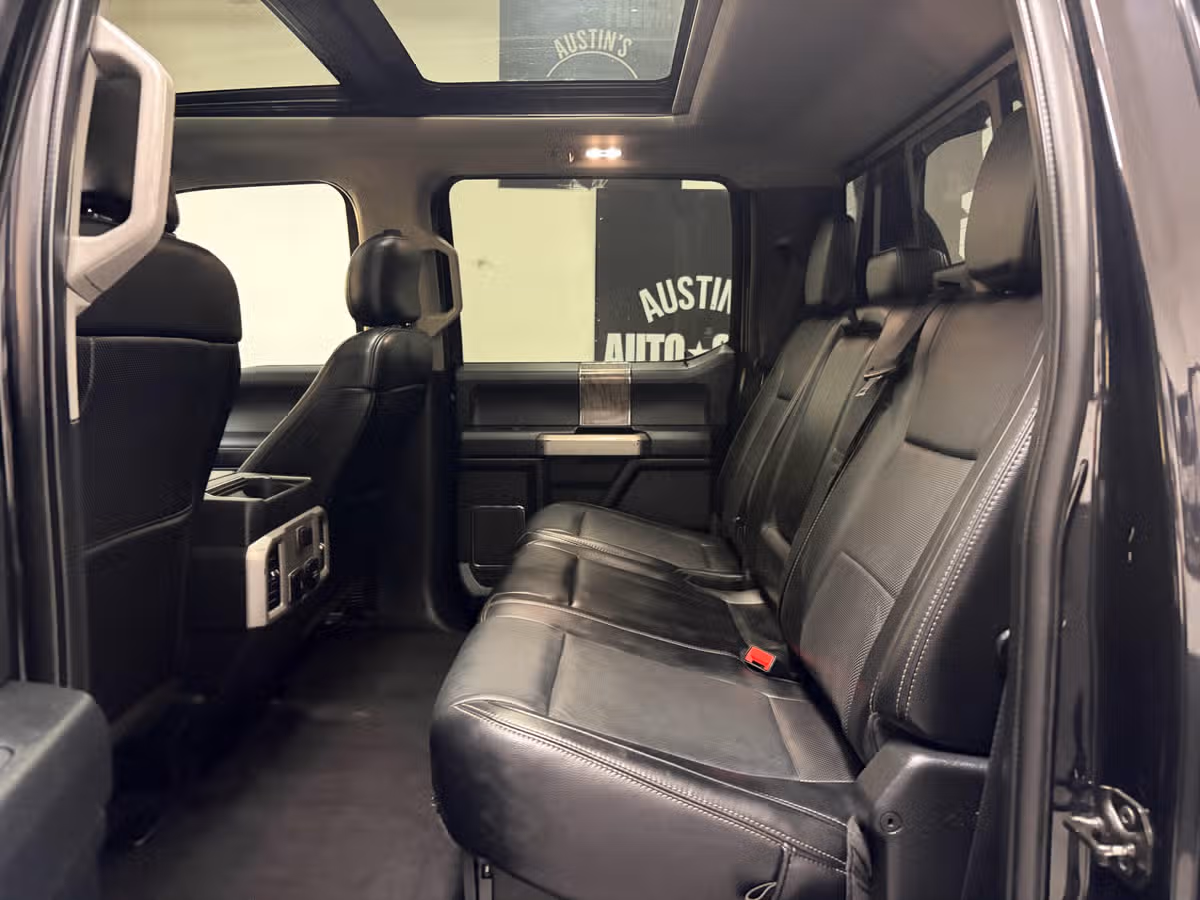 2019 Ford F-350 Super Duty Lariat Crew Cab Image 19