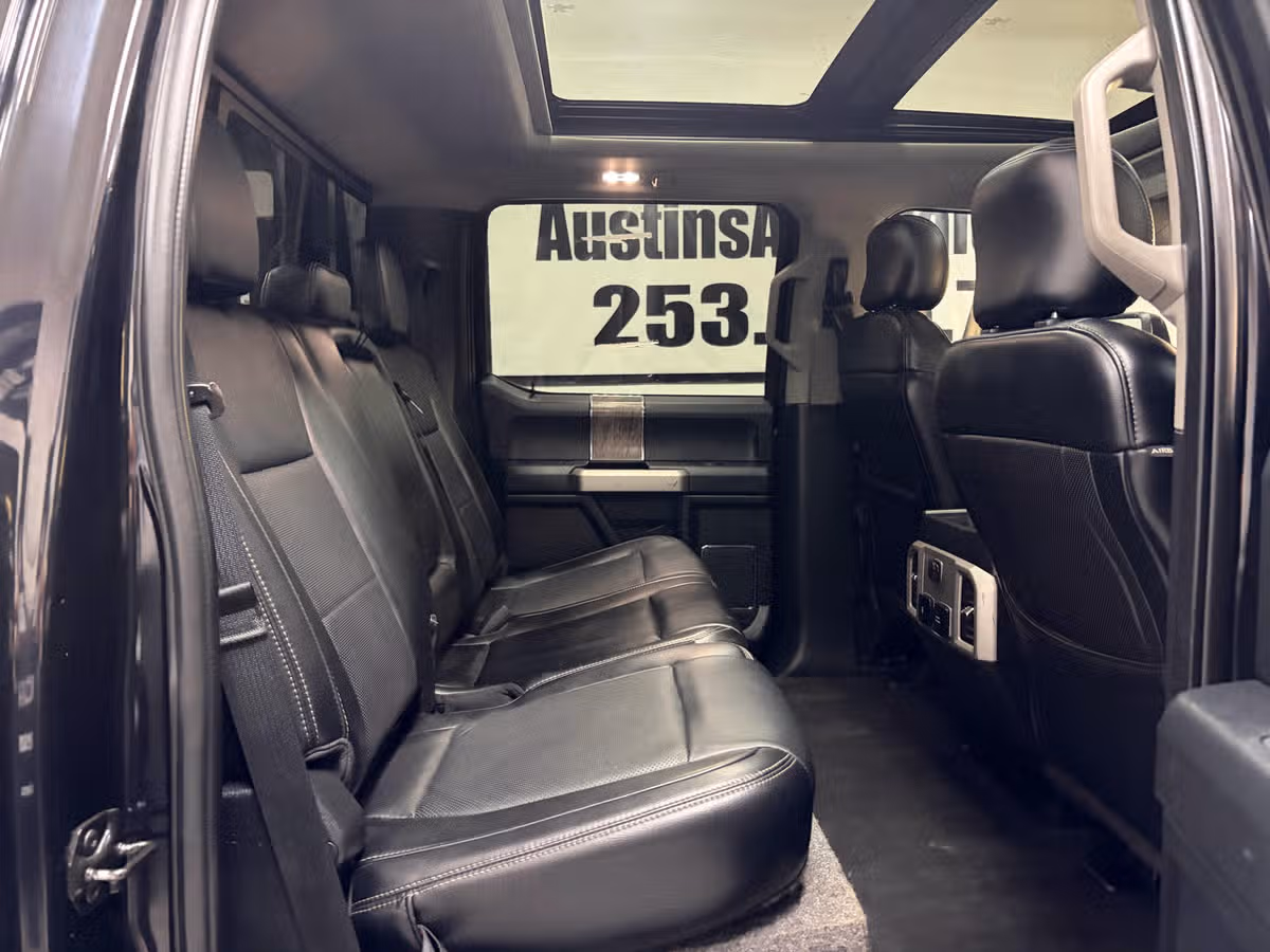 2019 Ford F-350 Super Duty Lariat Crew Cab Image 21
