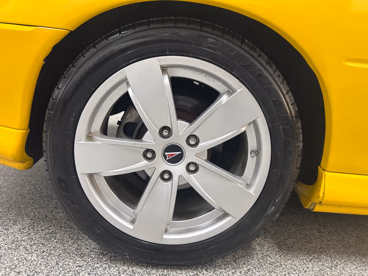 2004 Pontiac GTO Base Image 7