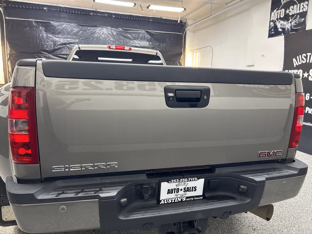 2014 GMC Sierra 3500HD Denali Crew Cab Lower Image 3