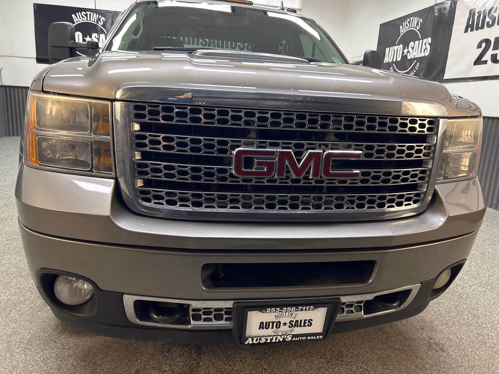 2014 GMC Sierra 3500HD Denali Crew Cab Upper Image 2